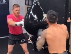 фото - Канело Альварес и Вальдес зеркалят друг друга: видео из зала