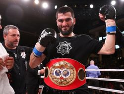 фото - Артур Бетербиев согласен на бой с Сергеем Ковалёвым, но есть одно условие