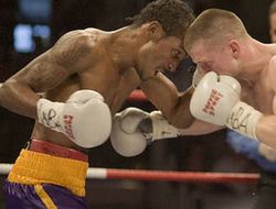 фото - Морено побил Гарсию, досрочные победы Корралеса и Нуньеса: видео яркого нокаута