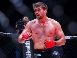 фото - Виталий Минаков подерётся с обидчиком Харитонова на Bellator 225