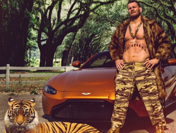 фото - Емельяненко под капельницей, 54 года промоутерской карьеры Арума, Миочич с тигром — соцсети 