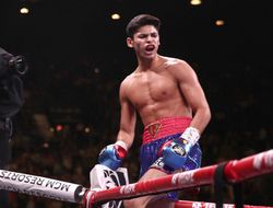 фото - Райан Гарсиа побывал на полу, но нокаутировал Люка Кэмпбелла