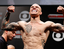 фото - Энтони Смит продолжает крушить экс-чемпионов UFC: теперь нокаутирован Руа