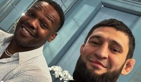 Чимаев поборол Джонса. Тот убежал, требовал не снимать: видео