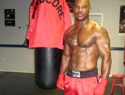 фото - Амир Мансур возвращается в тюрьму