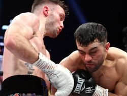 фото - Тейлор падал, с трудом защитил звание абсолюта: видео