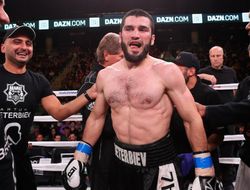 фото - Артур Бетербиев: Мне интересен бой с Александром Усиком