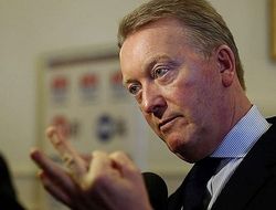 фото - Уоррен — о том, почему не бывать бою Альвареса и Сондерса