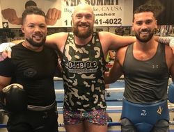 фото - Кличко гордится своим отелем, Фьюри показал спарринг-партнёров, цена билетов на бой Канело — соцсети