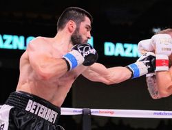 фото - Президент Top Rank: Бетербиев точно такой же, как Ломаченко