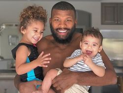 фото - Мэйуэзер показал мощный торс, Хёрд поднял молот Тора, модный приговор Стивенсона — соцсети