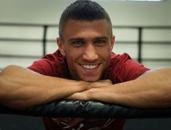 фото - Василий Ломаченко досрочно замучил Гамалиэра Родригеса