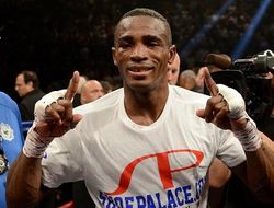 фото - Эрисланди Лара быстро справился с Деяном Завецом