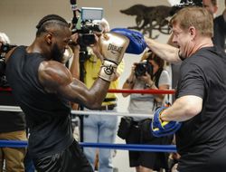 фото - Уайлдер сменит наставника? Отвечает экс-чемпион 