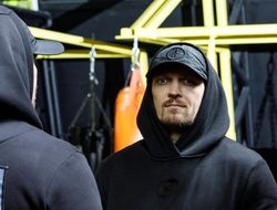 фото - Усик выехал из Украины. Вот что сказал министр спорта