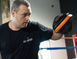 фото - Тренер Бетербиева высказался о победе Бивола над Канело