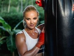 фото - Почему Шевченко подерётся за титул с Юбэнкс, а не с Еджейчик — объяснение Уайта