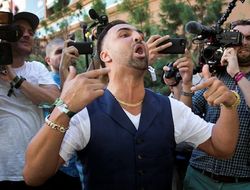 фото - Малиньяджи отвесил пощёчину Лобову: видео стычки в Нью-Йорке