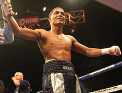 фото - В 2015 году Ломаченко обяжут драться с Родригесом