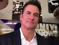 фото - Агент Пакьяо – о заявлении Макгрегора: Рановато Конор сегодня почал бутылочку виски