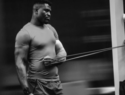 фото - Нганну подтвердил, что ему предлагали бой с Джонсом. Но есть нюанс