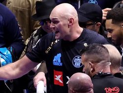 фото - Фьюри подписал контракт на бой с Джошуа — менеджер