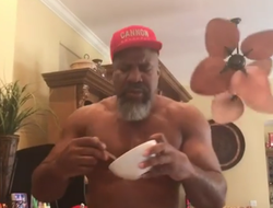 фото - Видео Бриггса — детям: Мойте тарелку за собой и помогайте с уборкой по дому