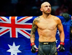 фото - Александр Волкановски победил Корейского Зомби в главном бою UFC 273