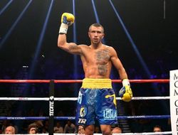 фото - Василий Ломаченко отобрал титул у Хорхе Линареса, побывав в нокдауне