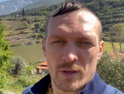 фото - Чубатый Усик обучает сына колоть дрова. Явно не в Эмиратах — видео