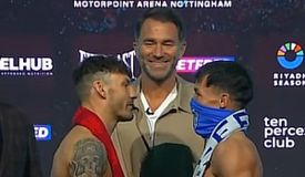 Экс-чемпионы Вуд и Уоррингтон взвесились перед реваншем: результаты, видео