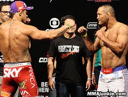 фото - Взвешивание UFC Fight Night 32: Витор Белфорт – Дэн Хендерсон, Ахмедов–Перпетуо