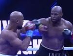 Супертяжёлый махач: Ибэ нокаутировал Вашингтона — видео