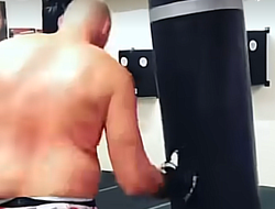 фото - Фьюри спаррингует с «будущим лицом хэвивейта» — готовится к Усику: фото