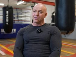 фото - «Кроуфорд не побил бы Бивола». Британский тренер о поражении Канело