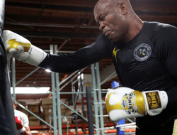 фото - Легендарный Андерсон Силва готовится к бою с Джейком Полом — видео