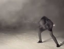 фото - Усик напал на снег, но потом ретировался — видео