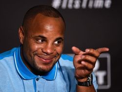 фото - Кормье не понимает, зачем Мэйуэзеру нужны ММА