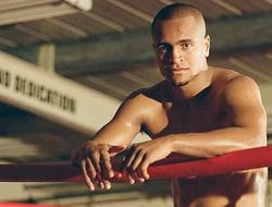 фото - Один из жесточайших нокаутов сезона: Юбэнк «выключил» болгарина — видео