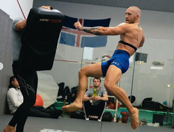 фото - Канело работает на скорость, Макгрегор готовится к Порье, небоксёрский талант Джойса — соцсети