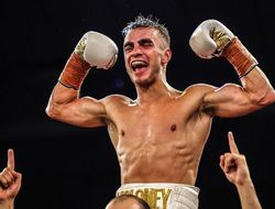 фото - Ещё один чемпион от WBA: Эндрю Молони побил Элтона Дхарри