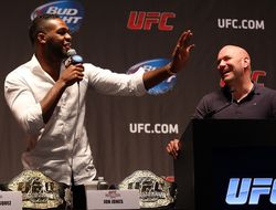 фото - Джон Джонс больше не «временный» чемпион UFC