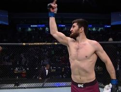фото - UFC 254. Магомед Анкалаев уничтожил Иона Куцелабу в реванше (+ видео)