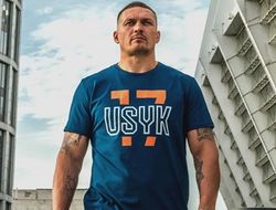 фото - Усик победил Гассиева в Москве и завоевал приз Мухаммеда Али