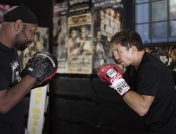 фото - Головкин с Бэнксом, Джошуа с Околи, Фьюри с супругой — соцсети