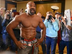 фото - Бриггс заявился к Мартину и Джошуа, толпа кричала «летс-гоу-чемп!» — видео