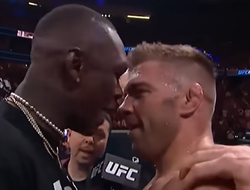 фото - «Почувствуй меня!» Адесанья и Дю Плесси устроили битву взглядов в клетке на UFC 290