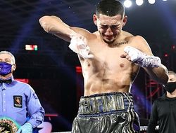 фото - Теофимо Лопес ответил на вопрос о реванше с Ломаченко