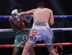 фото - Фултон вырвал победу у Фигероа в объединительной схватке: видео