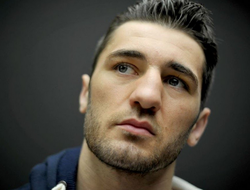 фото - Нэйтен Клеверли: «Да, Макабу нокаутёр, но он мне не ровня»